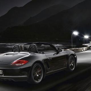Porsche Cayman S får svart kostym