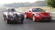 Far och son. Alfa Romeo 8C gav märket ett gott rykte i mitten av 30-talet då modellen vann många segrar.