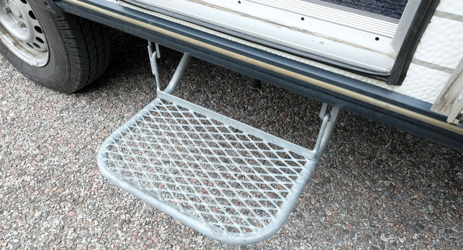 Instegstrappa ser man ofta på husbilar, men inte vagnar.