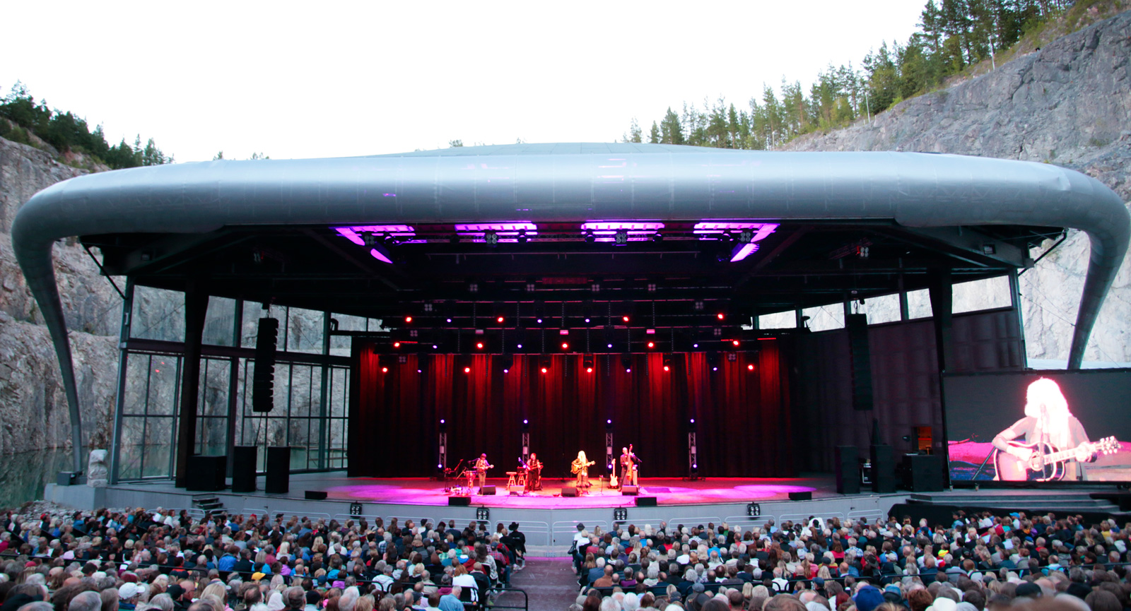 Dalhalla i Rättvik är ett måste. En konsertplats med unik akustik.