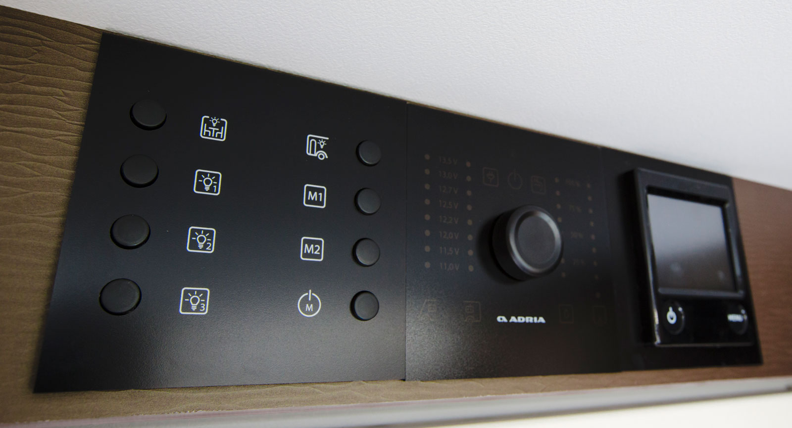 Adria satsar mycket på design på detaljnivå. Manöverpanelen är mycket snygg.
