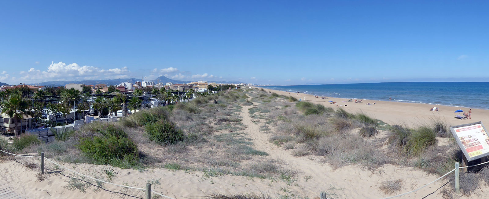 Costa Blanca har över 20 mil sandstränder.