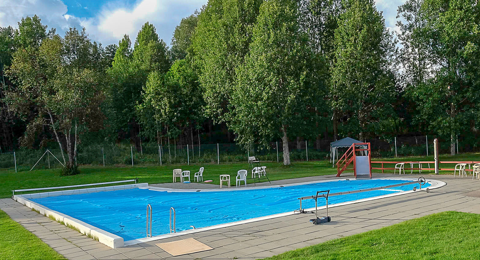 Pool är poppis. På Sikfors Camping är den öppen under högsäsong (21/6–12/8).