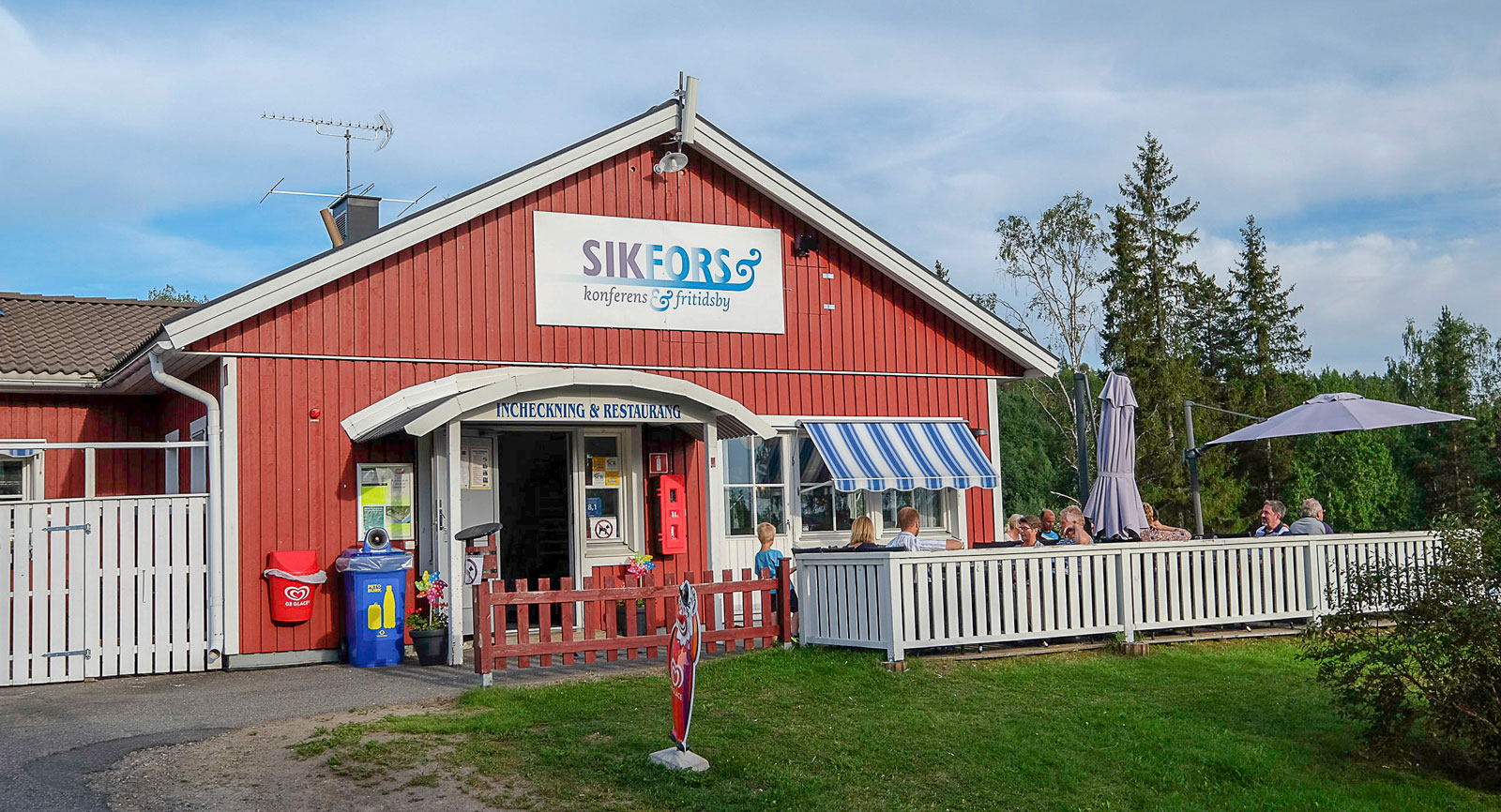 Sikfors Camping har även stugor och hotellrum.
