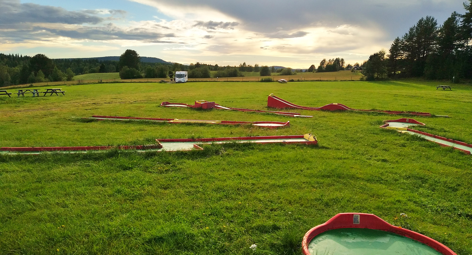 Här finns minigolfbana, ta med egna klubbor och bollar.