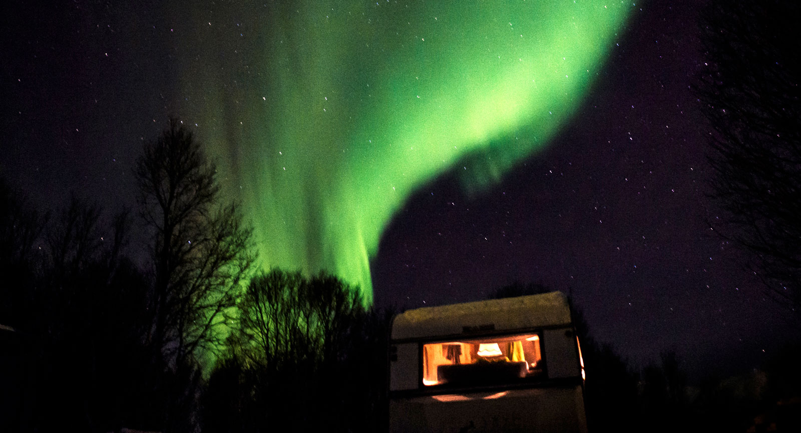 himmelskt. Norrsken över Tromsö och vännernas Solifer Finlandia 620 – en inte helt ovanlig syn.