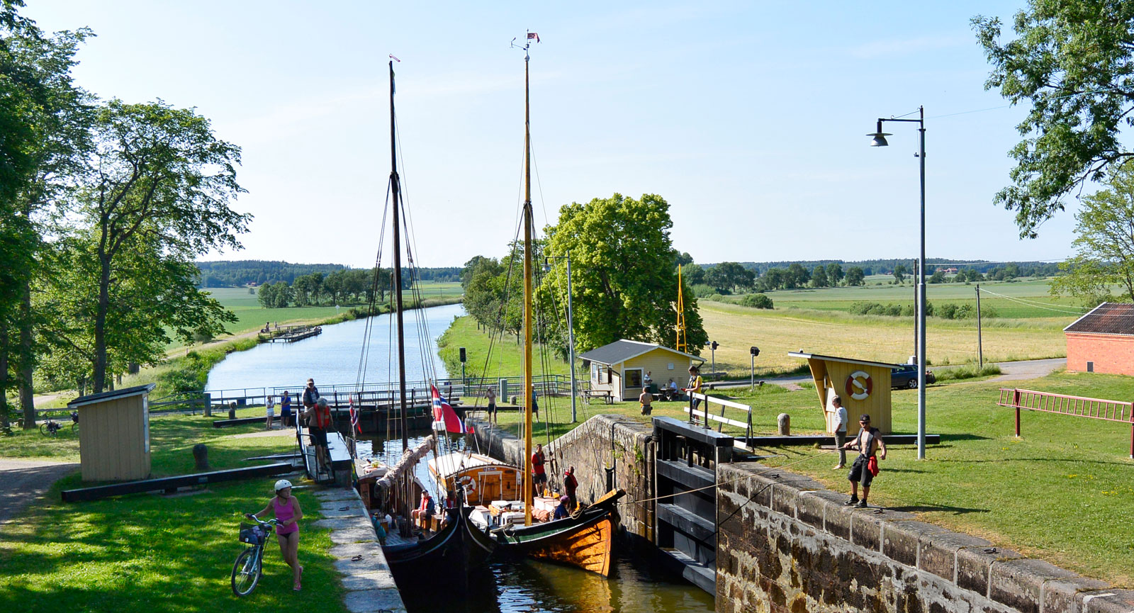 Slussning – en vanlig syn på Göta kanal. Inte färre än 58 slussar finns i kanalen.