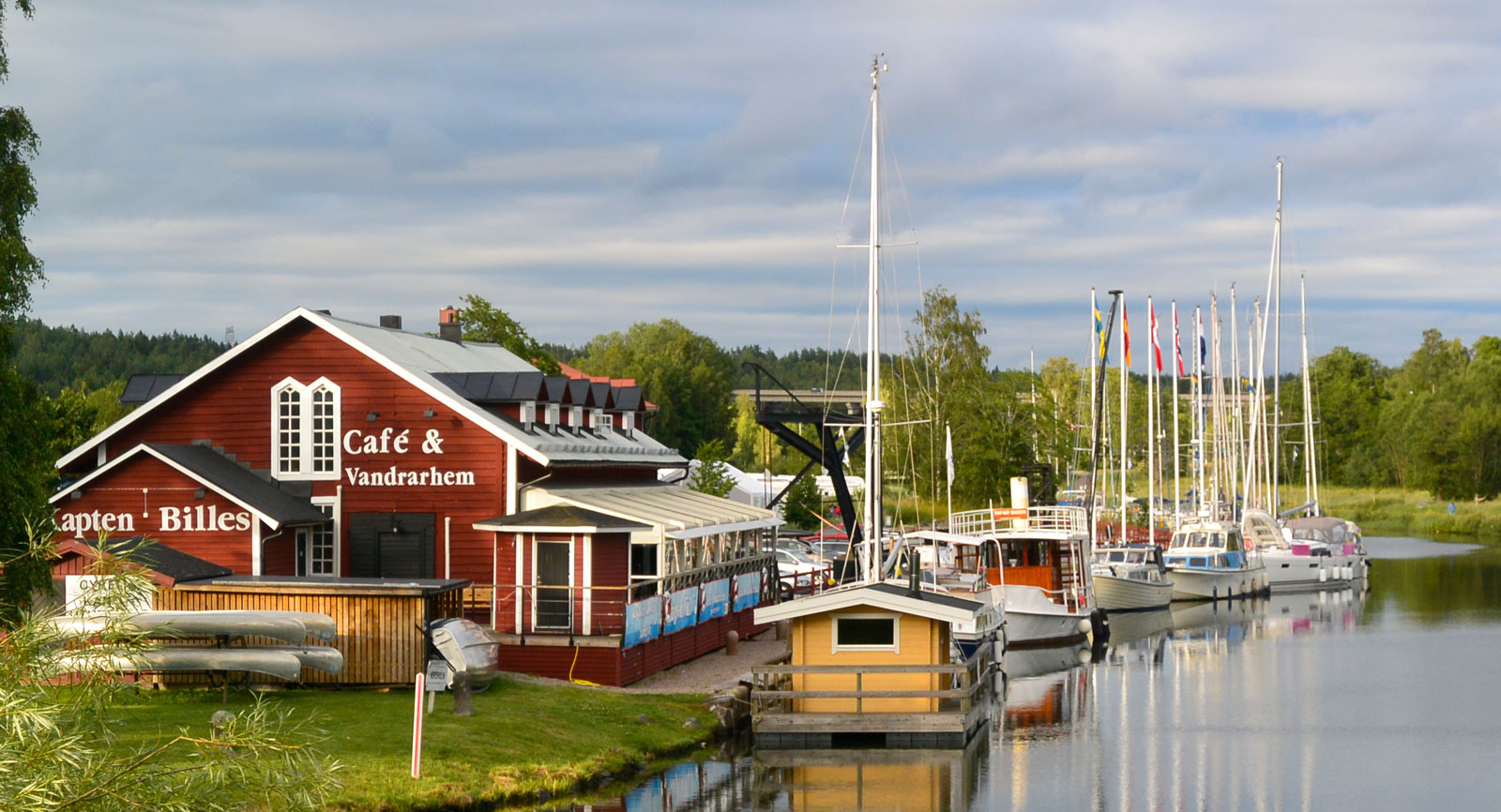Mysig vy över Kapten Bille’s i Norsholm.