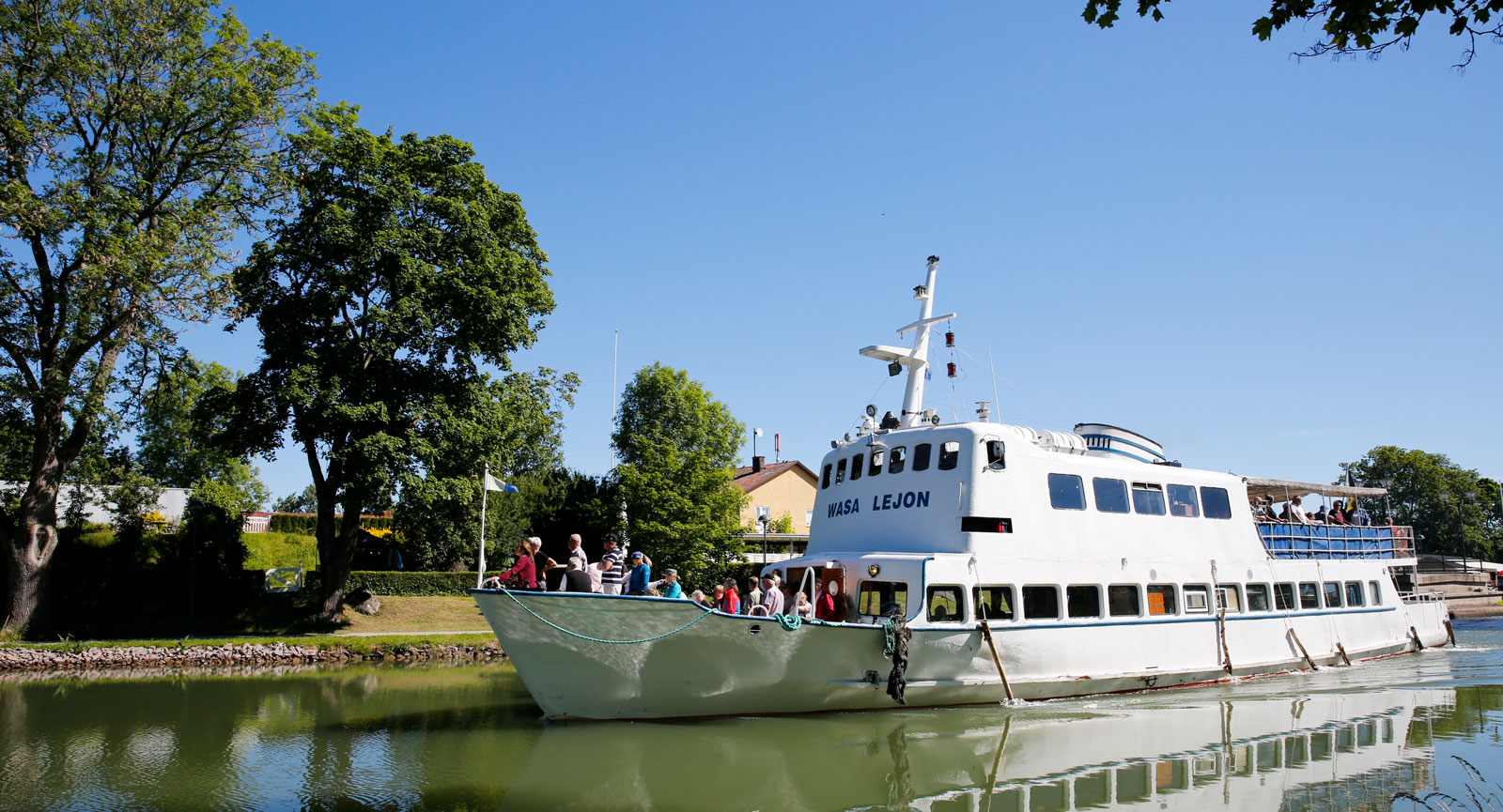 Njut av en kryssning till Borensberg ombord på M/S Wasa Lejon.