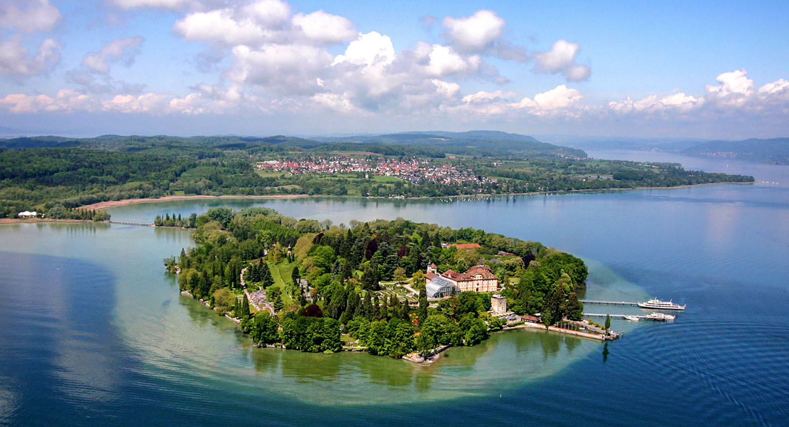 Slottet Mainau på ön med samma namn.