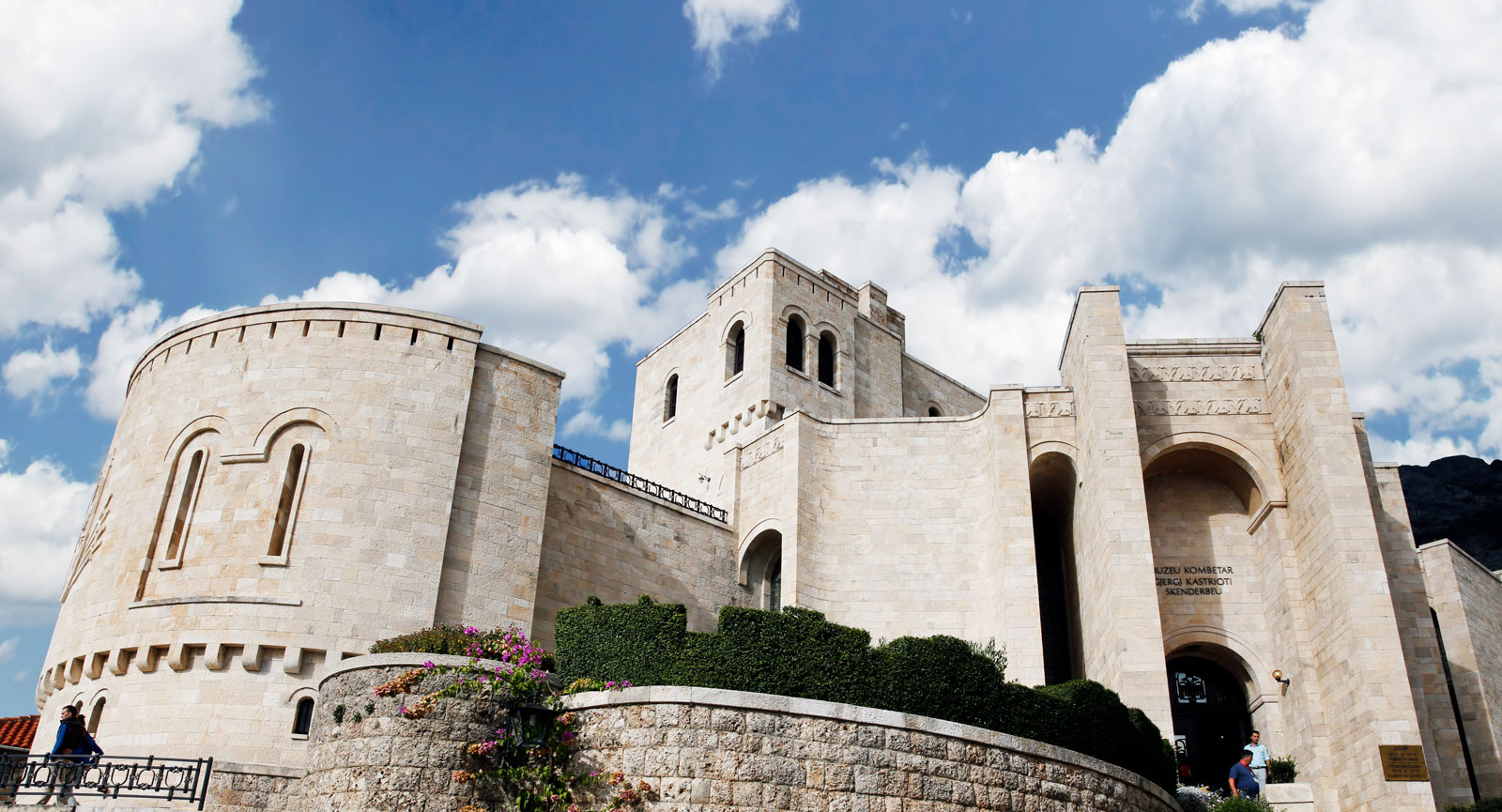 Museet i Kruja är tillägnat nationalhjälten Skanderbeg.
