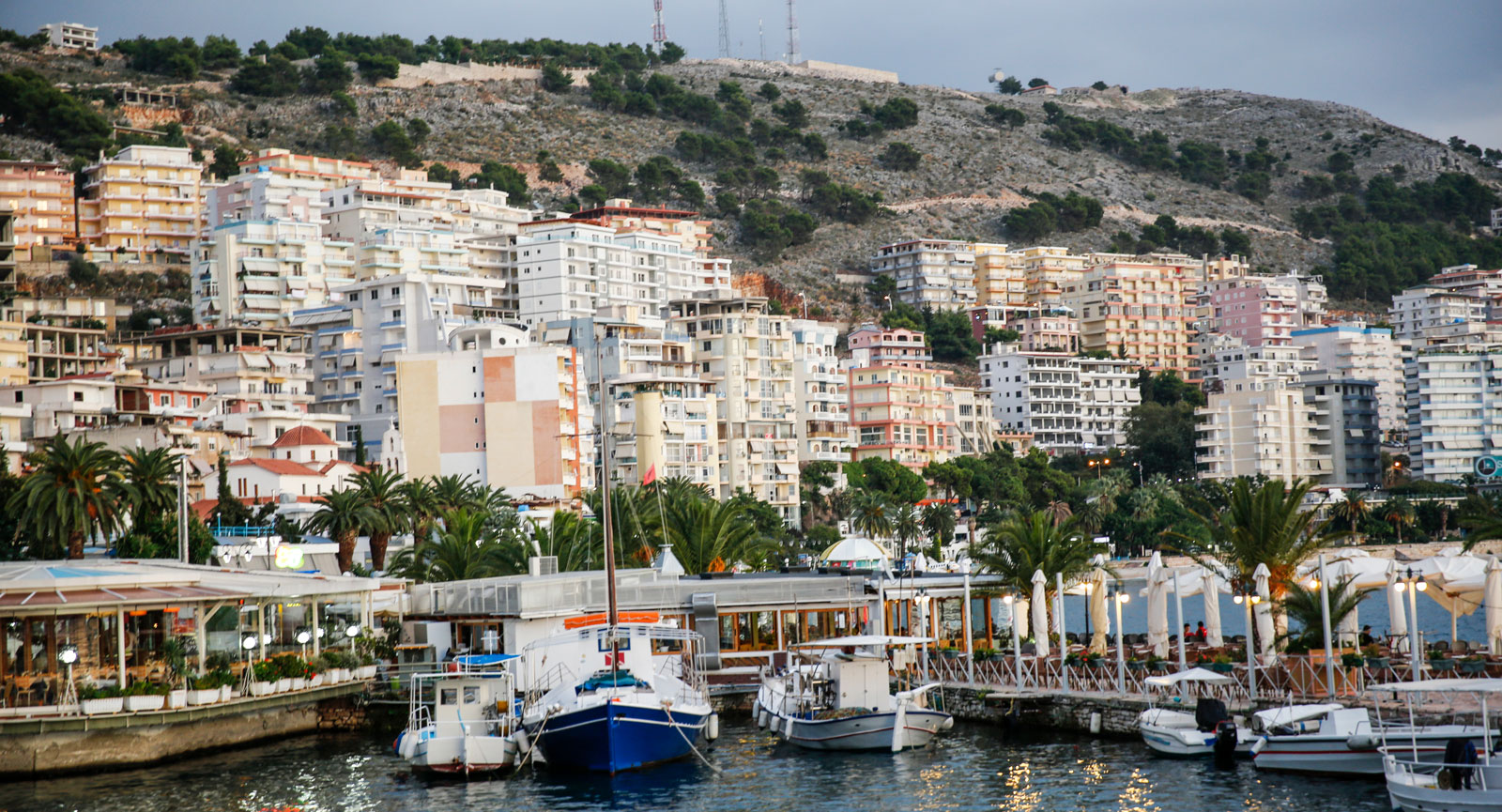 Småbåtshamnen i Saranda i södra Albanien.