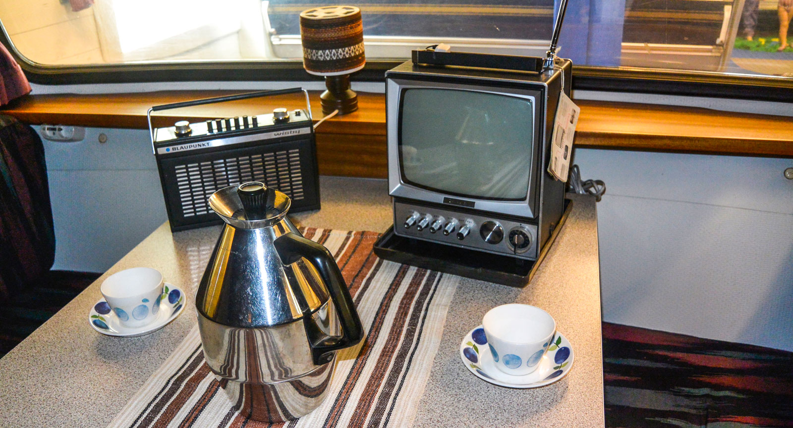 Kaffe, radio och tv räckte gott innan smarta telefoner tog över.