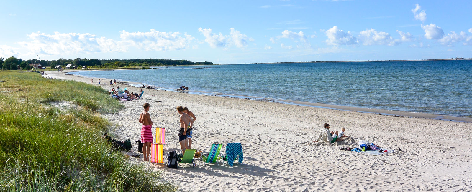 Ett par av de havsnära platserna på Sudersands Strandcamping.