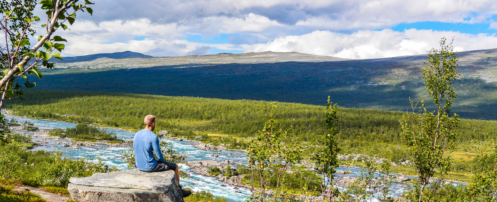 På andra sidan vattnet väntar vildmarken och den 16 mil långa Padjelantaleden.