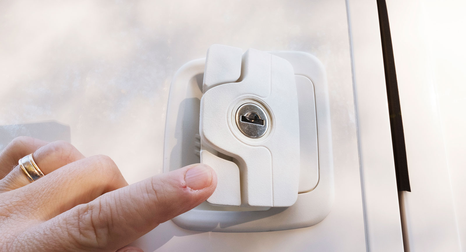 Låsen till garaget går att öppnas med ett finger om man vill.