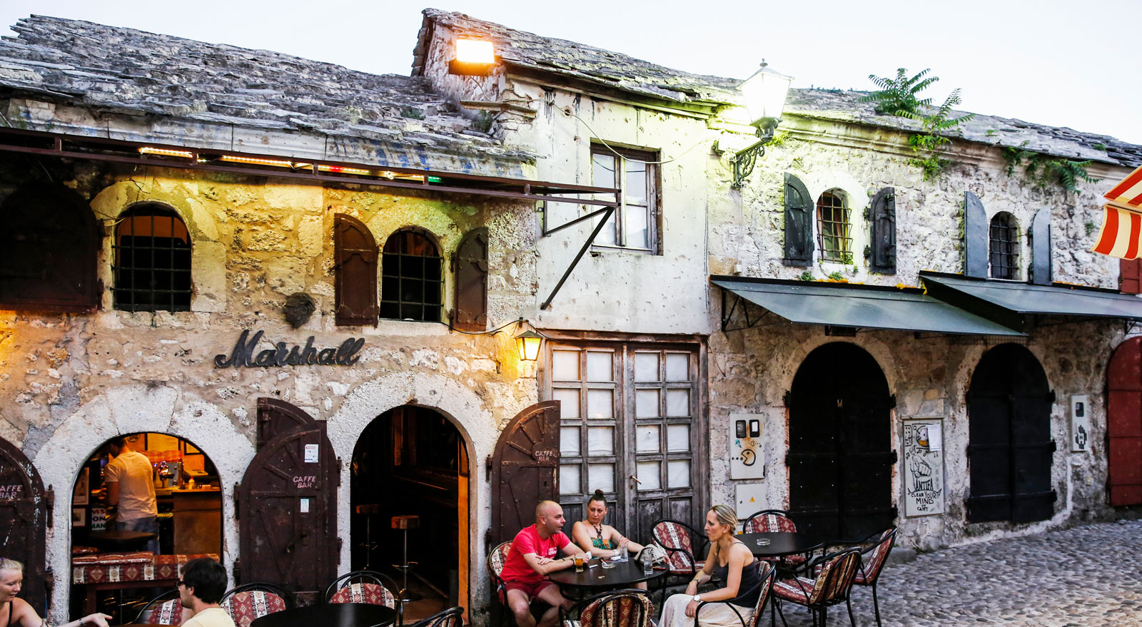 Marshall är en enkel, men trevlig bar/kafé i centrala Mostar.