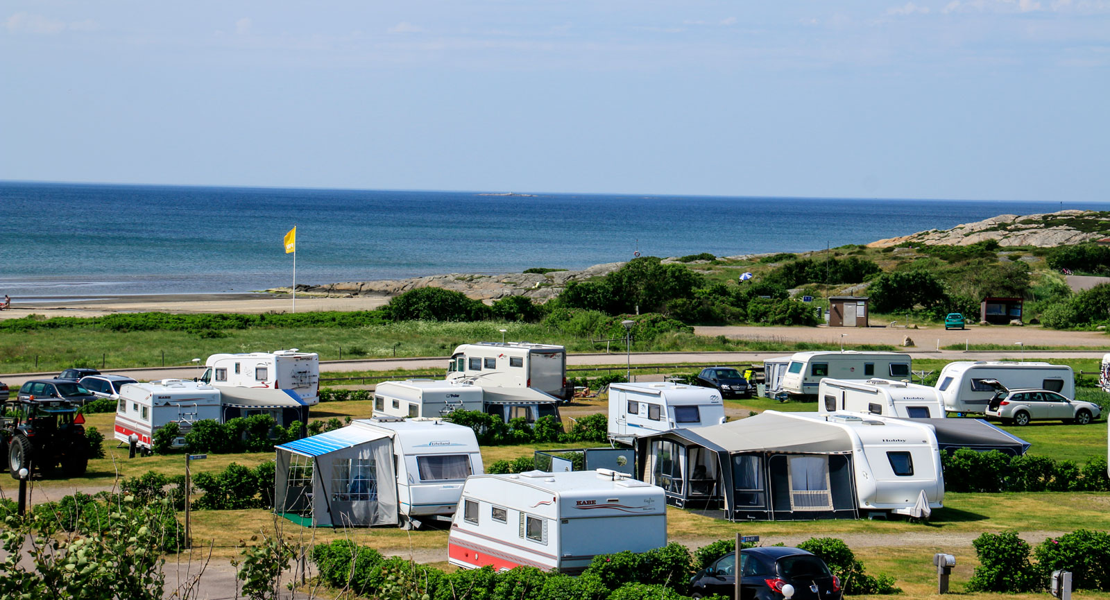 Ugglarps camping har Kattegattleden och havet som närmsta grannar.