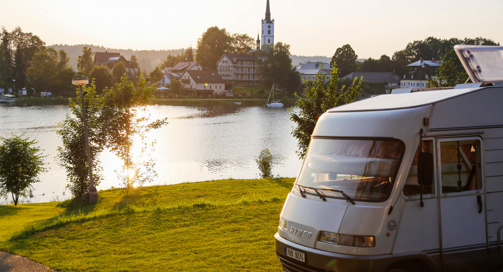 Underbara camping Frymburk vid orten Frymburk. Här har alla platser sjöutsikt.