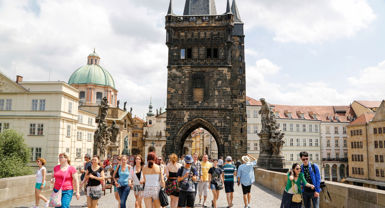 Mest kända turistmålet i Prag är tveklöst Karlsbron som kan rekommenderas. Särskilt kvällstid.