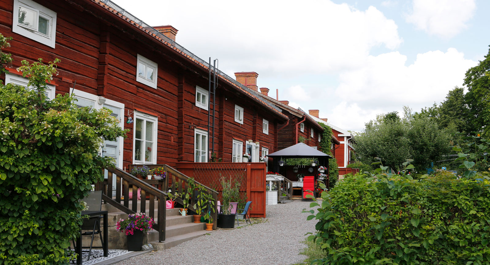 Gamla byn i Avesta är väl värd ett besök och en promenad. I närheten finns museum, badplats och en park där stora midsommarfester brukar ordnas.