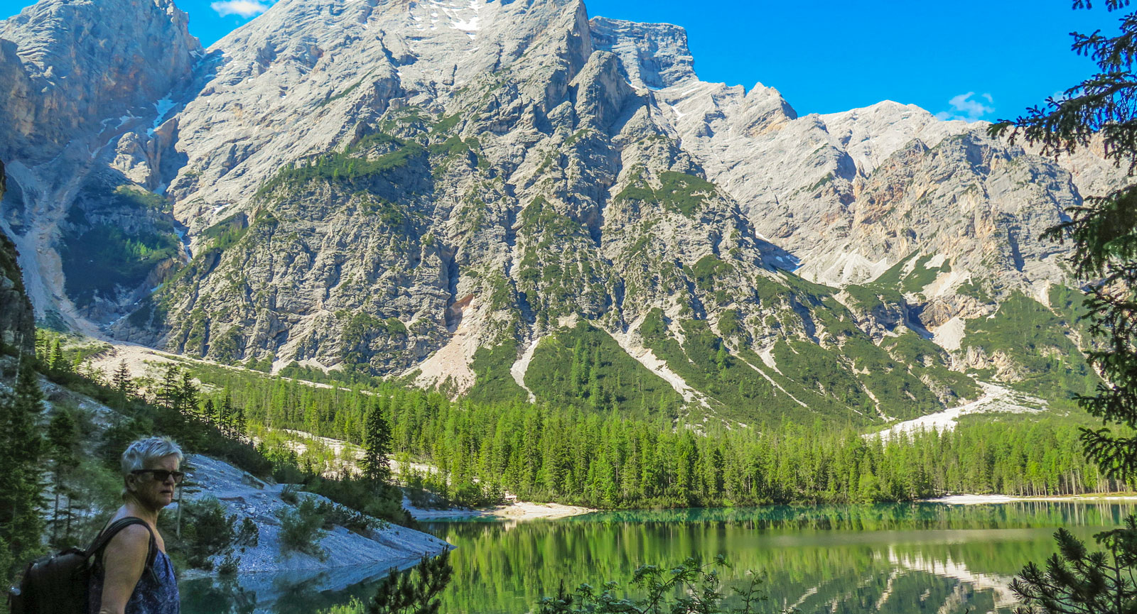 Att besöka Lago di Braies är som att stiga rakt in i ett vykort.