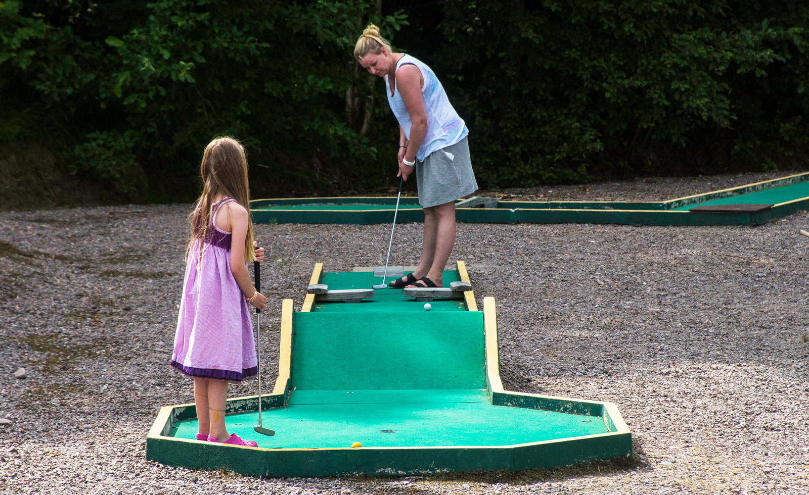 En traditionell minigolfbanan hittar vi också på Camp Grinsby.
