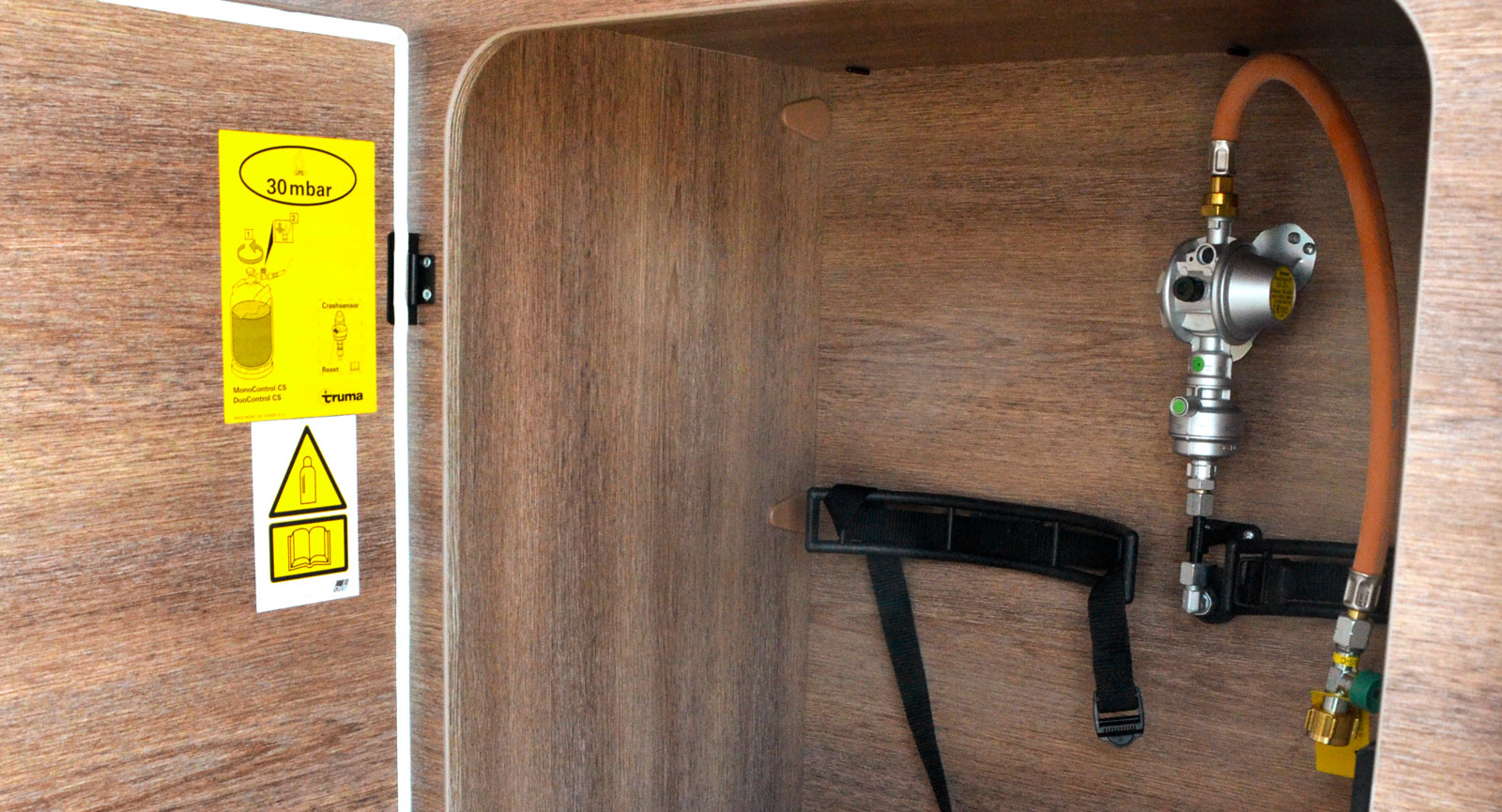 Gasolutrymmet finns i garaget vilket även gäller Trumas
värmepanna som nås genom en servicelucka i garaget.