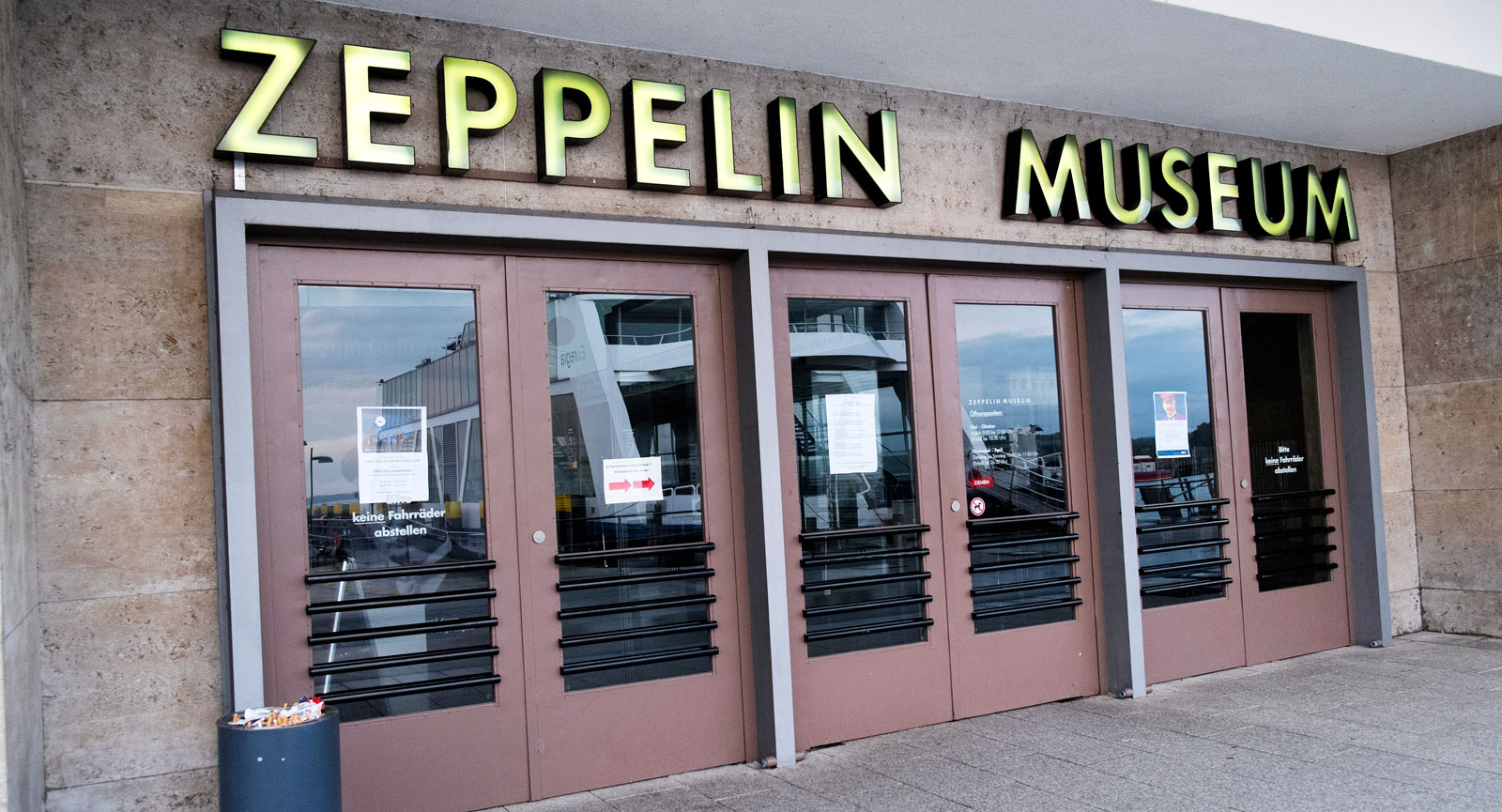 Missa inte Zeppelinmuseet i Friedrichshafen. Varje dag flyger det Zeppelinare över sjön.
