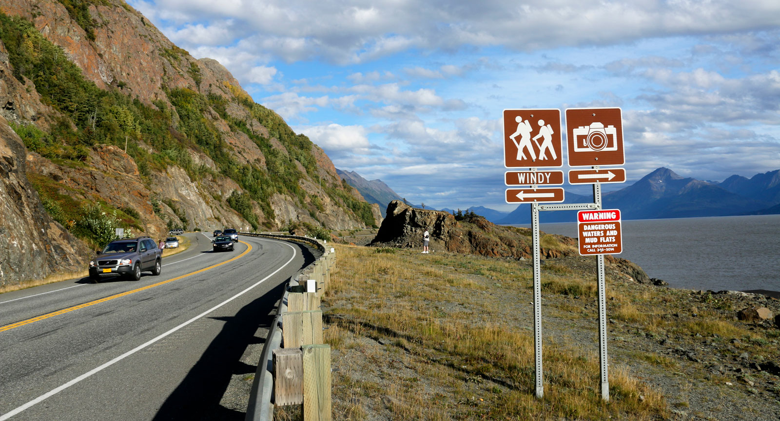 Seward Highway har hav och berg som närmsta grannar vilket gör färden extra trivsam.