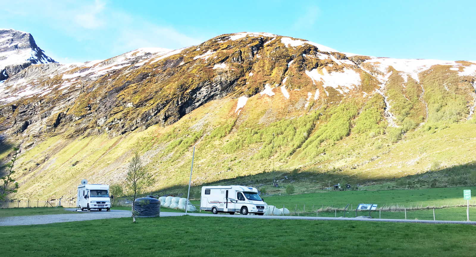 Rastplatsen invid Eidsvattnet. Övernattning är inte tillåten här men inte långt härifrån finns annars en camping.