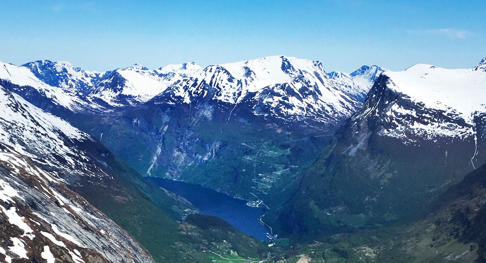 Den smått galna utsikten från Dalsnibba får avsluta. Nu återstår dock vackra och mer normala Gudbransdalen på väg hem eller för dig som vill se mer kan en tur till Stryn eller tidigare nämnda Ålesund rekommenderas.