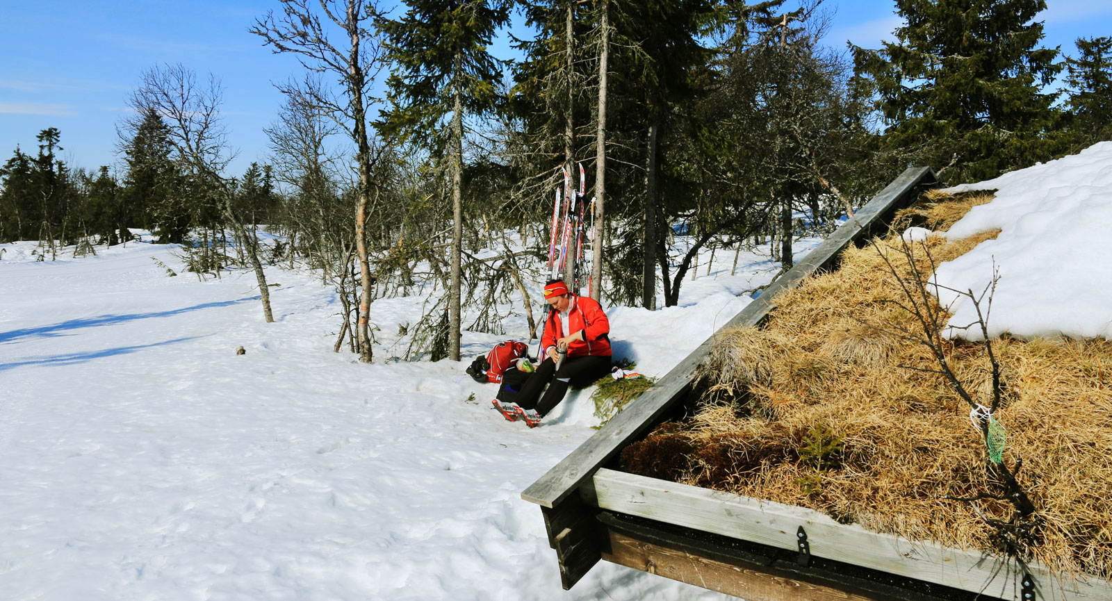 Fikapaus. Längs spåren finns flera fina rastställen och ofta med ett vindskydd ifall vädret skulle bli sämre.