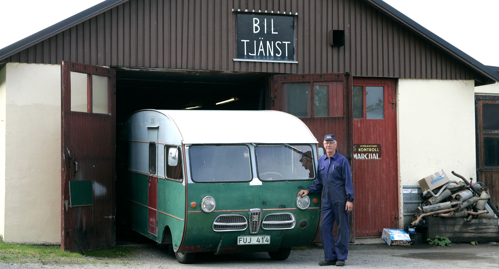 Första återträffen i garagelivmodern. Lennart Johannesson säger hej till Torstens gamla projekt.