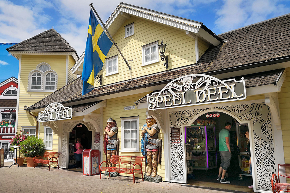 Skandinavien var till stora delar stängt men det svenska spelhuset hade klarat sig från brand.