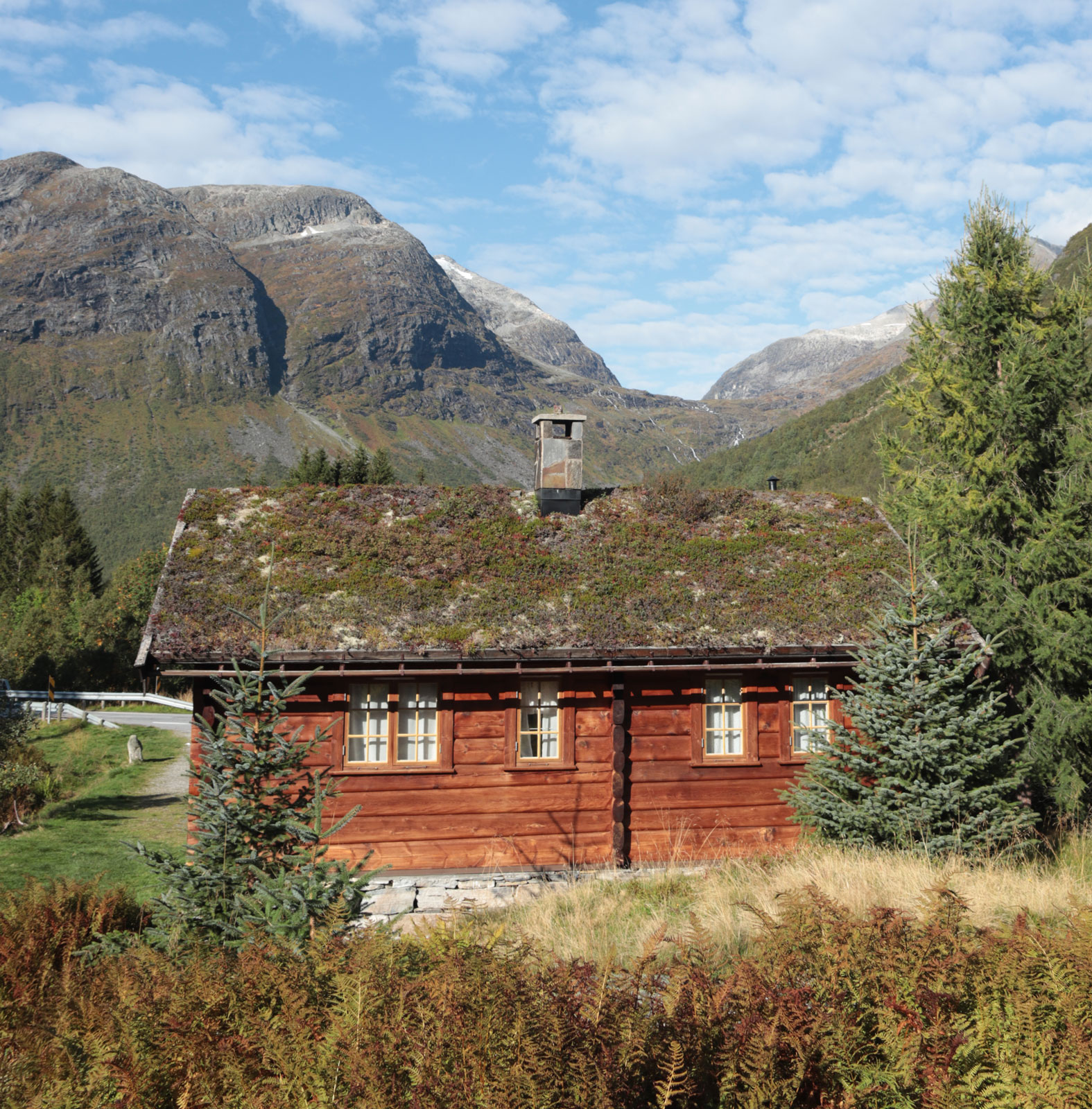 Fäbodidyll längs vägen mot Trollstigen.