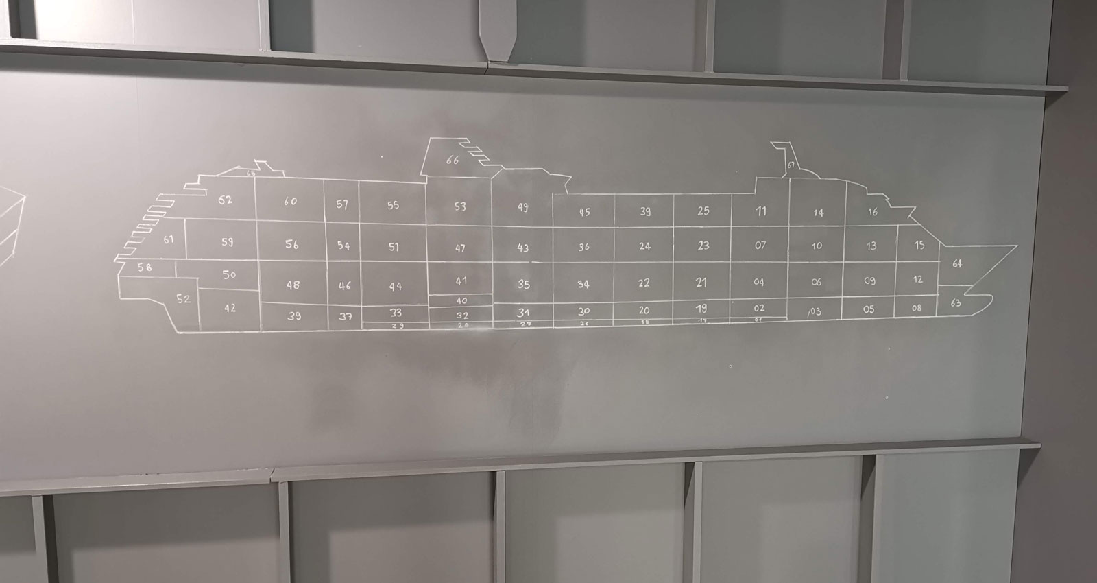 Skeppen byggs i sektioner som påminner om ett klassiskt lego. Varje kloss innehåller el, vvs och inredning som sedan sammanfogas till större bitar.
