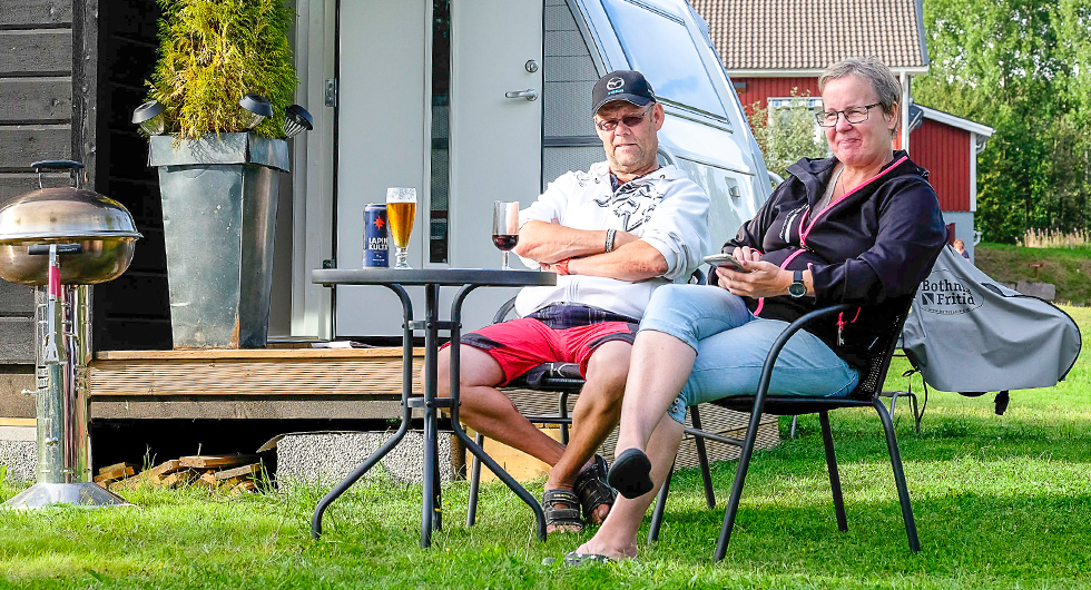 På Sikfors Camping finns både långliggare och tillfälliga gäster. Många stortrivs!