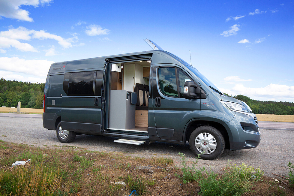 Utifrån sett är Cliff lik ett vanligt Fiat Ducato skåp. Med dörren öppen är det ingen tvekan om att det är en husbil.