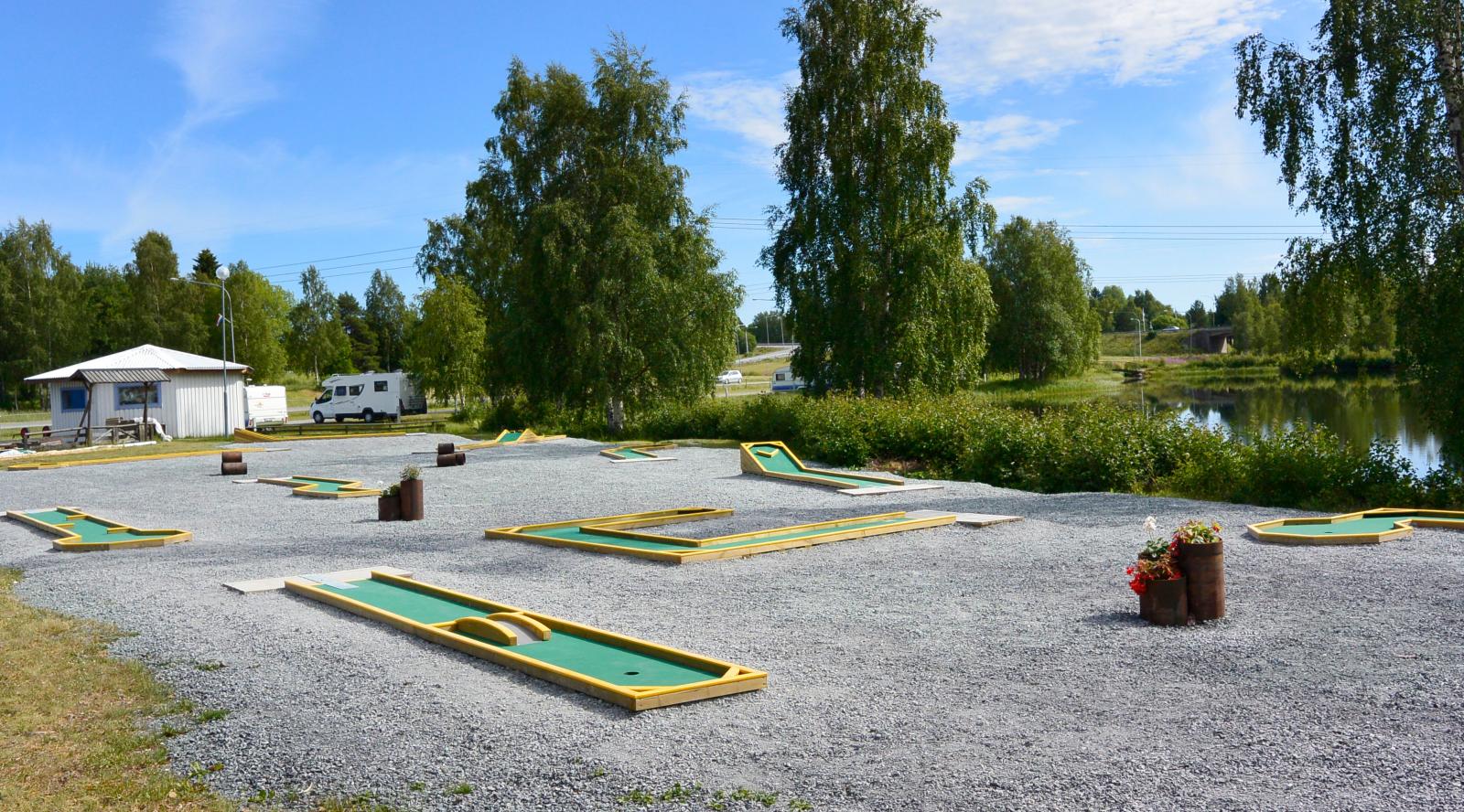 Slå en spik här och sätt pricken över i på semestern.