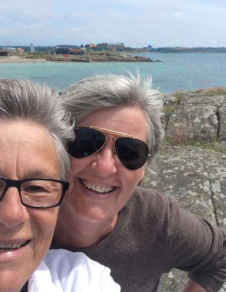 MARGARETA JONILSON är journalist sedan fler år än hon vill avslöja. Tillsammans med partnern Bobo Jonilson, som gärna fotograferar, har hon åkt husbil sedan 2006 och har fram till nu betat av cirka 25.000 mil i nitton länder. De utgår från Sydfrankrike där de numera är bosatta.