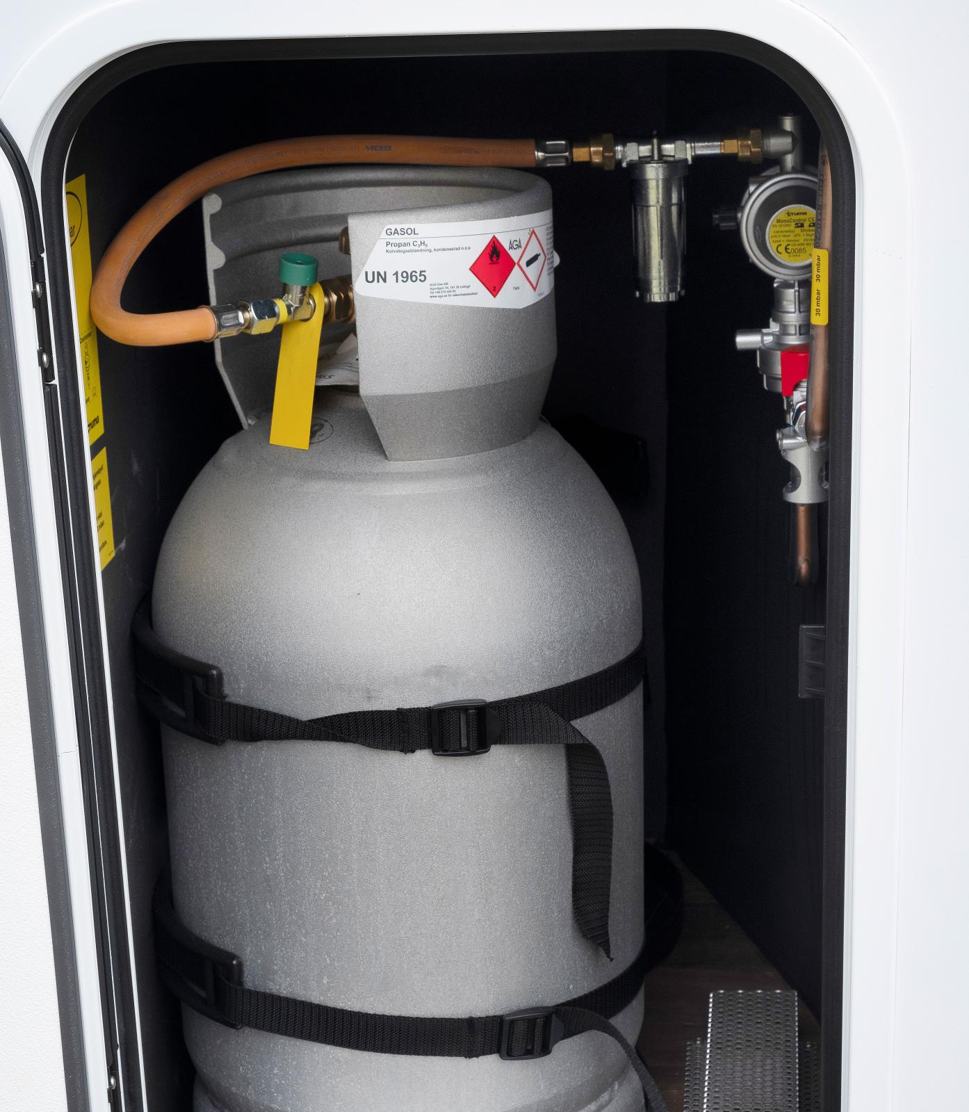 Gasolutrymmet är lite svårarbetat då flaskorna står i rad.