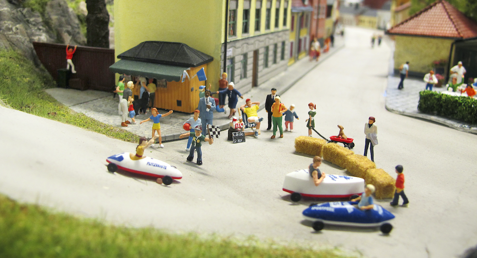 Lådbilsrace i en av backarna, detaljerna är fantastiska!