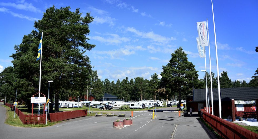 Entrén skvallrar om campingens storlek. Totalt finns 600 platser på området.