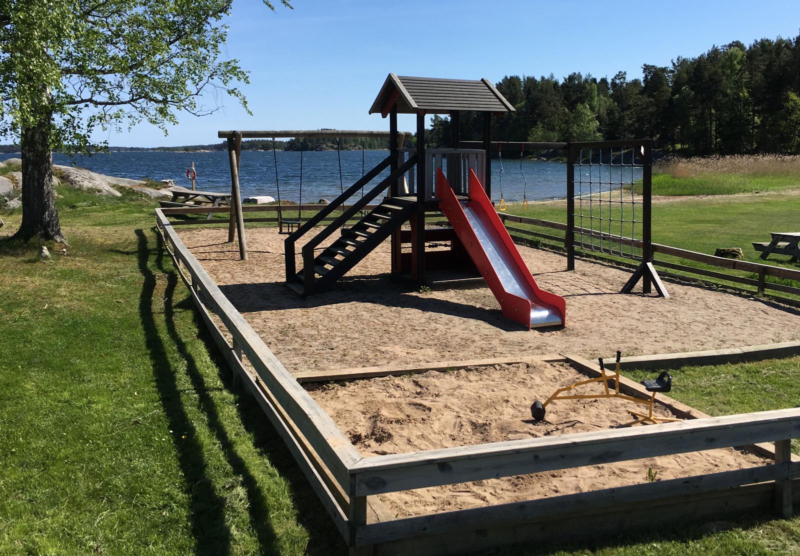 Havsutsikten härifrån är knappast på "sandlådenivå".