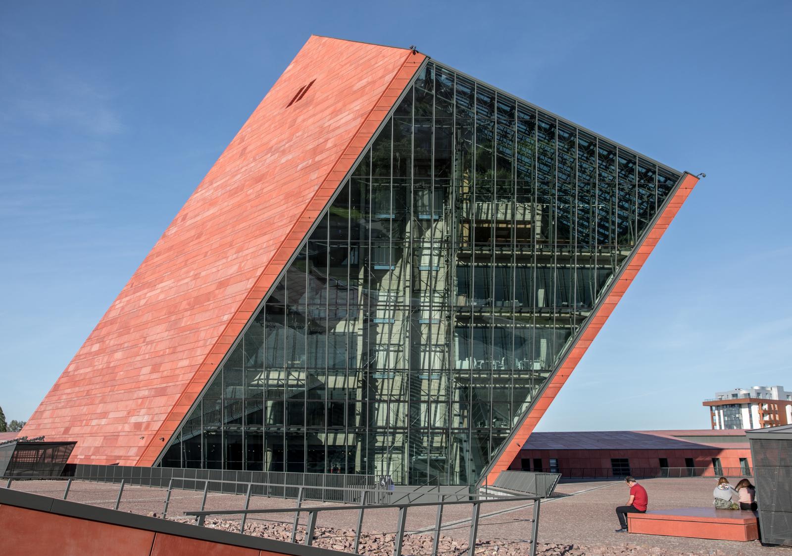 Muzeum II Wojny Swiatowej visar hur olika länder påverkades av andra världskriget.