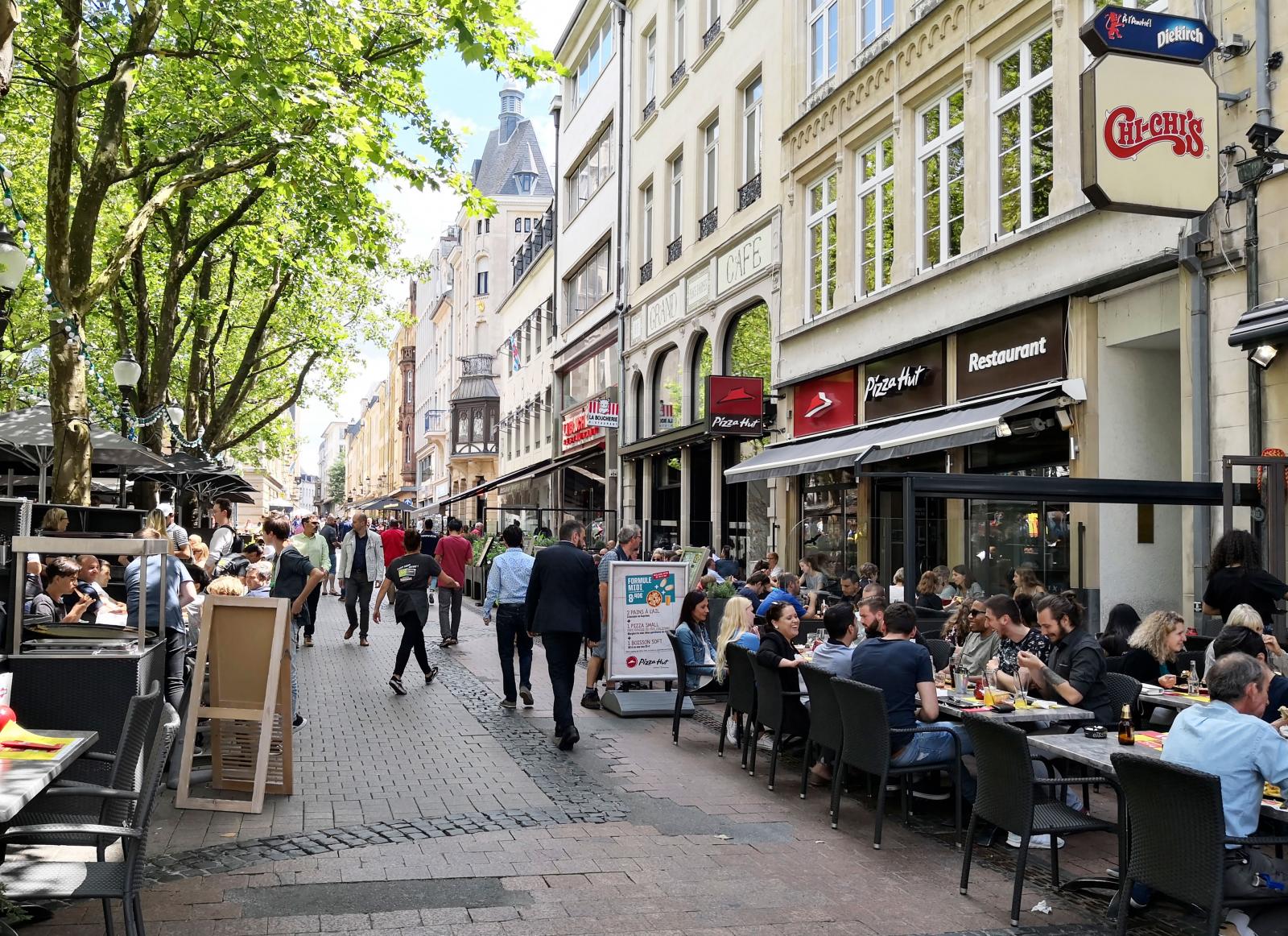 Det finns oerhört många restauranger i Luxemburg City och även massor av trevliga uteserveringar. Särskilt runt Place DÁrmes torg.