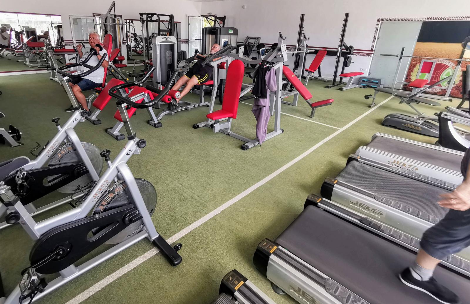 Gymmet har fullständig utrustning och ingår i månadspriset. Här finns möjlighet till personlig tränare och gruppträning.