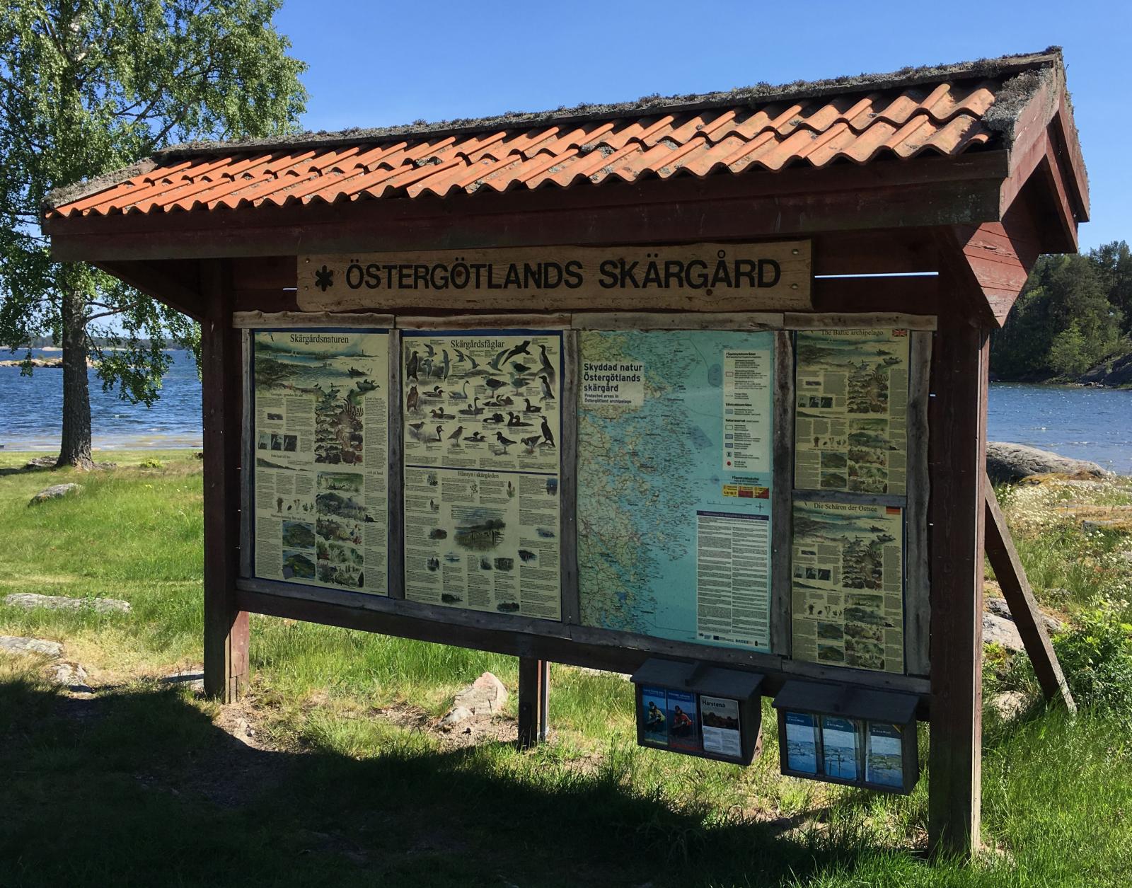 Trevlig informationstavla om skärgårdens flora
och fauna.