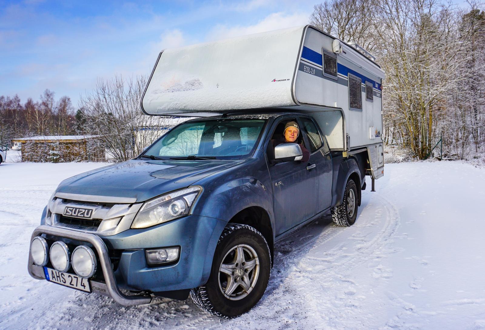 En pickup från Izusu och Easy Campers som byggts av S-Karosser i Dorotea ska ta paret i mål.